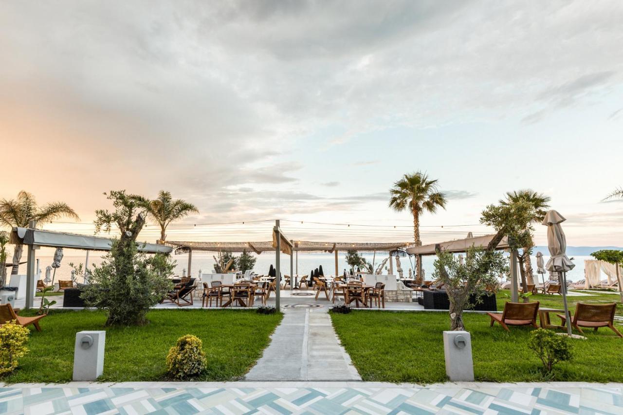 Blue Carpet Luxury Suites Pefkochori Exterior foto
