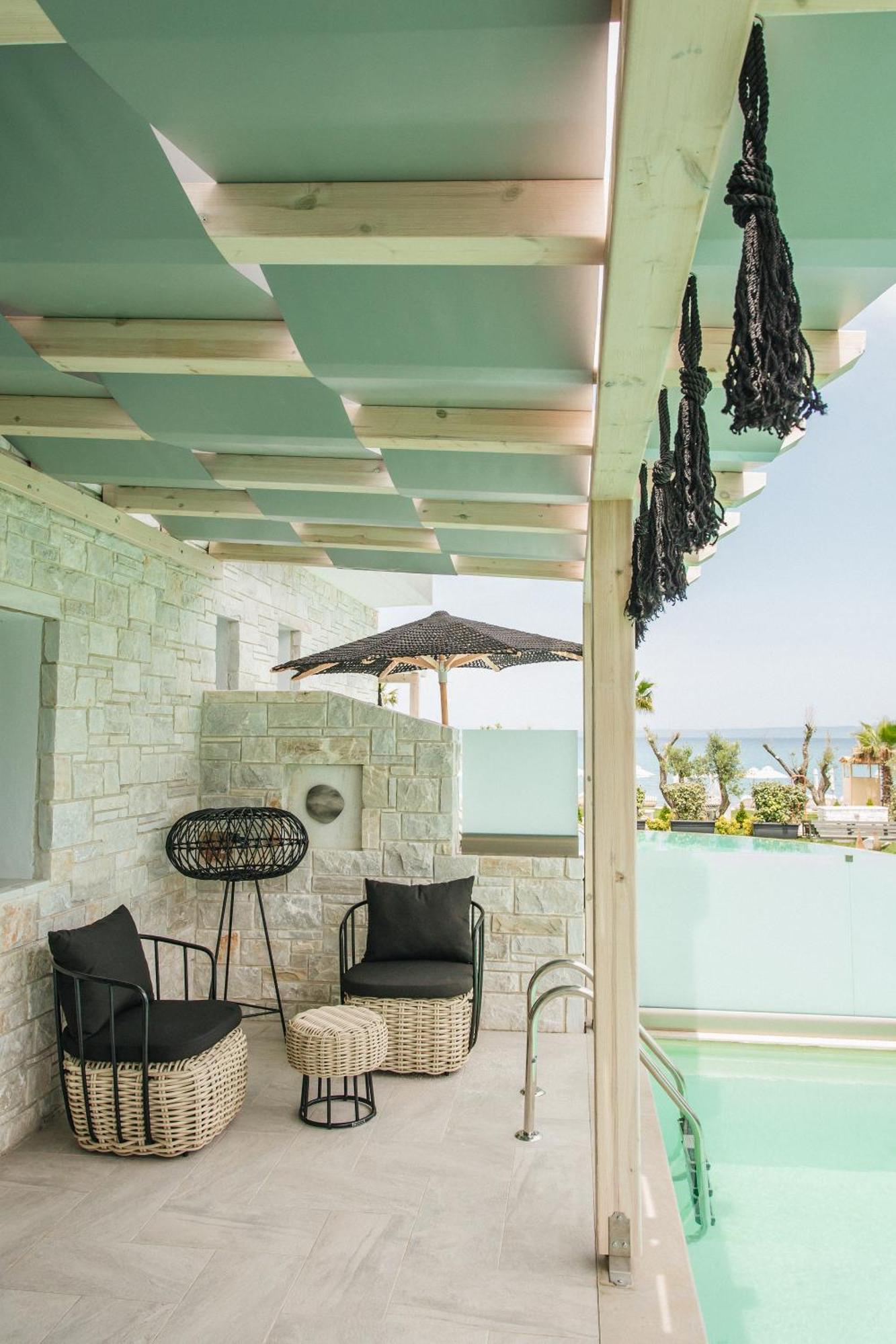 Blue Carpet Luxury Suites Pefkochori Exterior foto